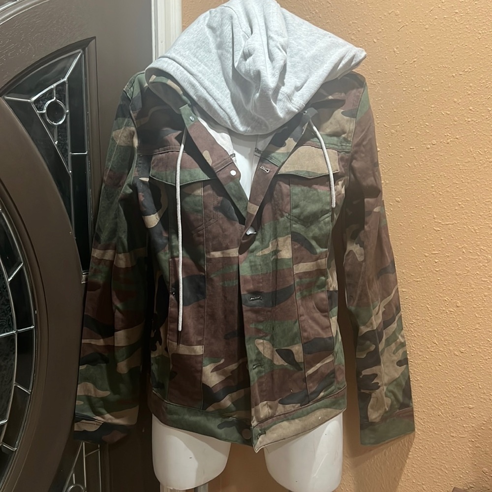 Triumph tragedy green camo hooded mens jacket